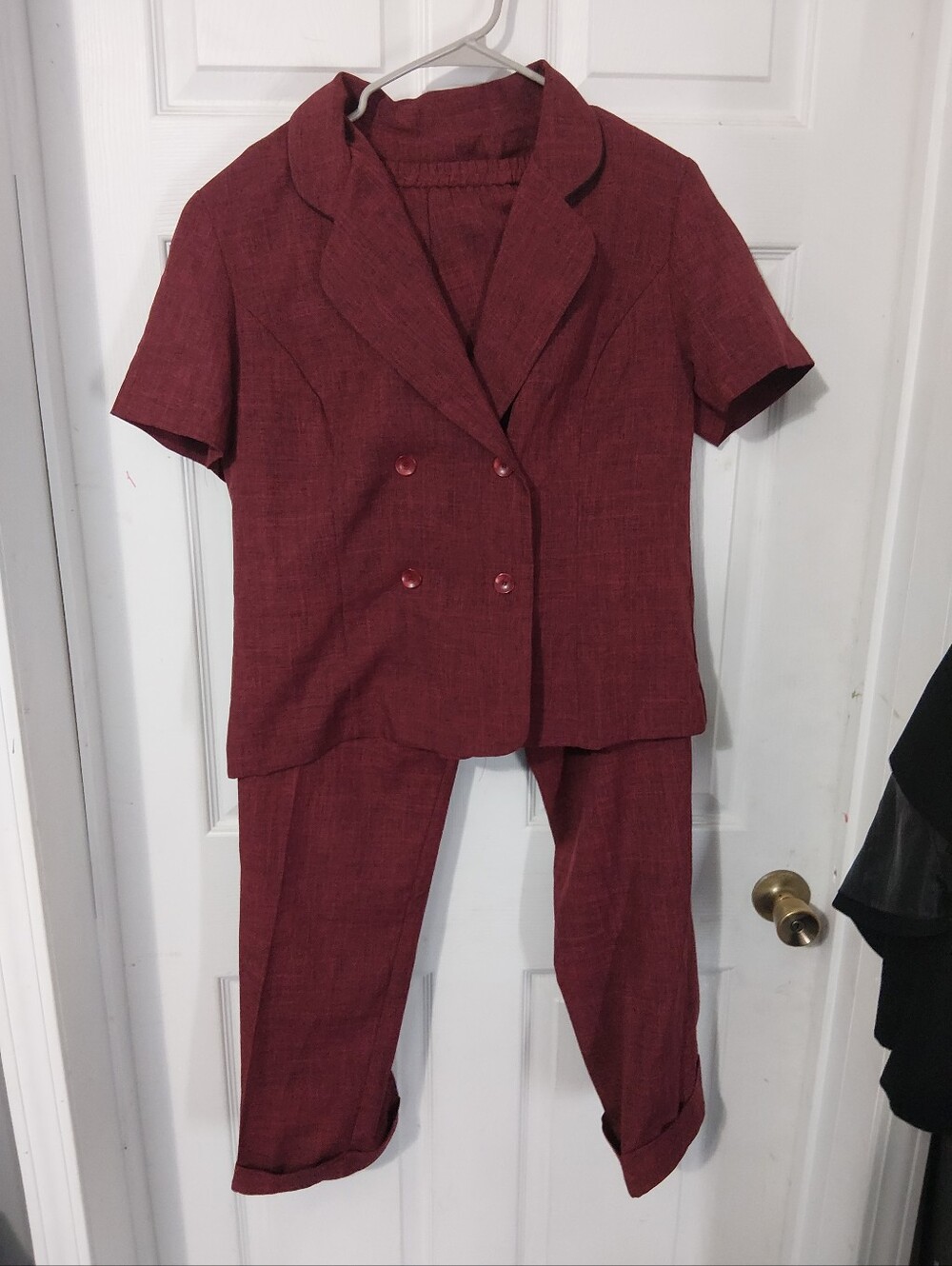 Sag Harbor Textured Maroon Short-Sleeve Pants Suit